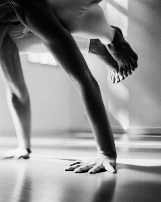 Seqüència de Vinyasa amb moviment fluid sincronitzat amb la respiració